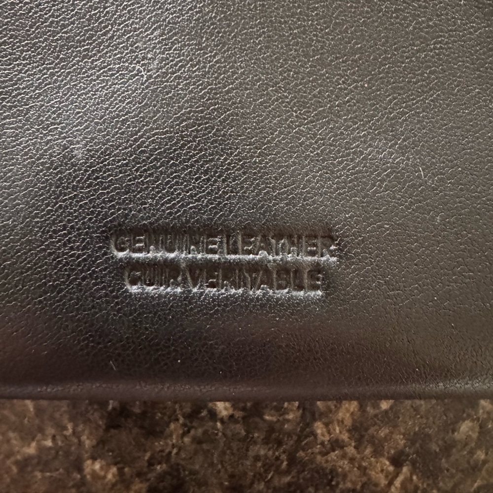 Roots Genuine Leather Long Wallet Made in Canada - Picture 5 of 10
